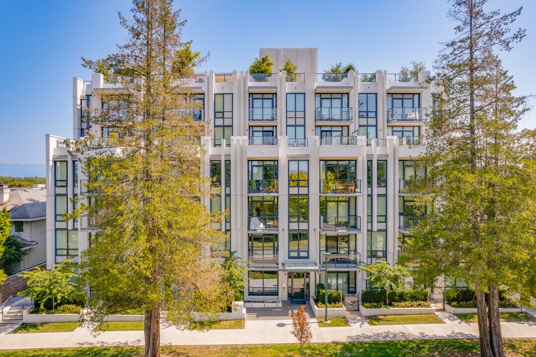 Savoy at Queen Elizabeth Park in Vancouver, BC - Building Photo