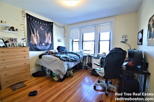 1680 Commonwealth Ave, Unit 3 in Boston, MA - Building Photo - Building Photo