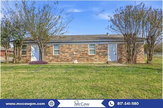 217 Joyce St in Weatherford, TX - Building Photo - Building Photo