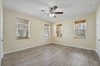 128 W Royal Palm Cir in Jupiter, FL - Foto de edificio - Building Photo