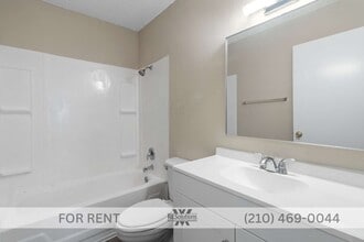 8219 Glen Lark in San Antonio, TX - Building Photo - Building Photo