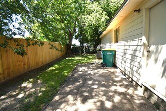 220 Westward Ave in La Marque, TX - Building Photo - Building Photo