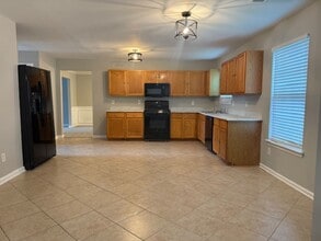 1111 Oak Hollow Ct in Hampton, GA - Foto de edificio - Building Photo