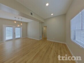 5827 10th St N in St. Petersburg, FL - Building Photo - Building Photo