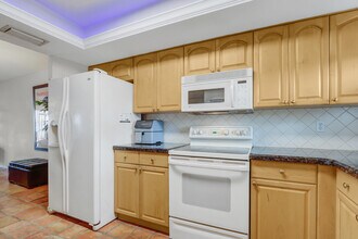 1025 Sugar Sands Blvd in Riviera Beach, FL - Building Photo - Building Photo