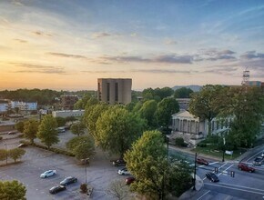 605 University Ridge in Greenville, SC - Building Photo - Building Photo