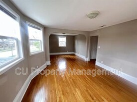 1106 W Church St in Champaign, IL - Building Photo