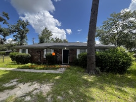 102 Lucian Cir in Savannah, GA - Building Photo