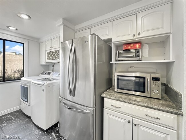 730 S Royal Crest Cir in Las Vegas, NV - Building Photo - Building Photo