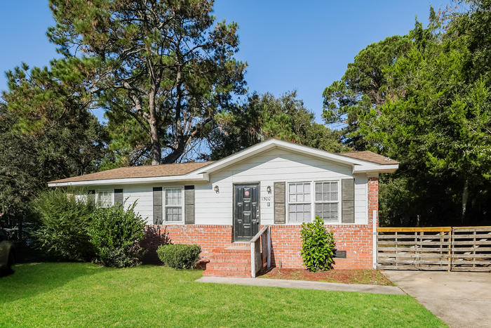 1500 Seacroft Rd in Charleston, SC - Building Photo