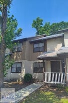 601 Tupelo Trail in Hinesville, GA - Building Photo