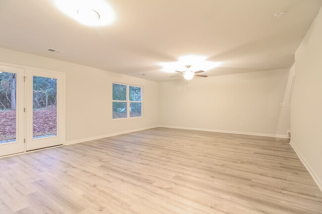 234 Celebration Ave in Anderson, SC - Foto de edificio - Building Photo