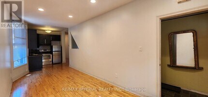 157 Booth Ave in Toronto, ON - Building Photo - Building Photo