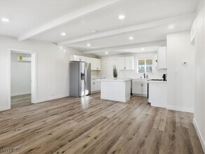 608 Stanford St in Las Vegas, NV - Building Photo - Building Photo