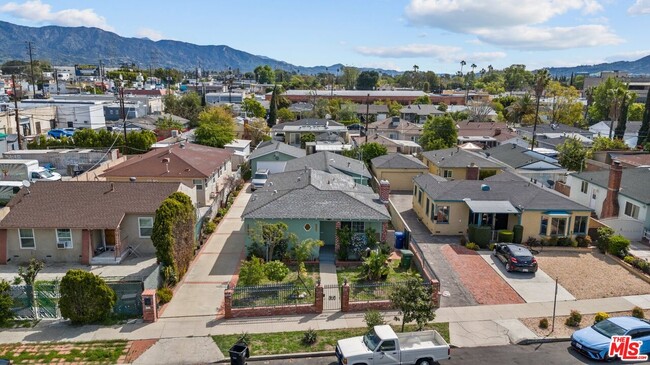 5550 Cartwright Ave in Los Angeles, CA - Building Photo - Building Photo