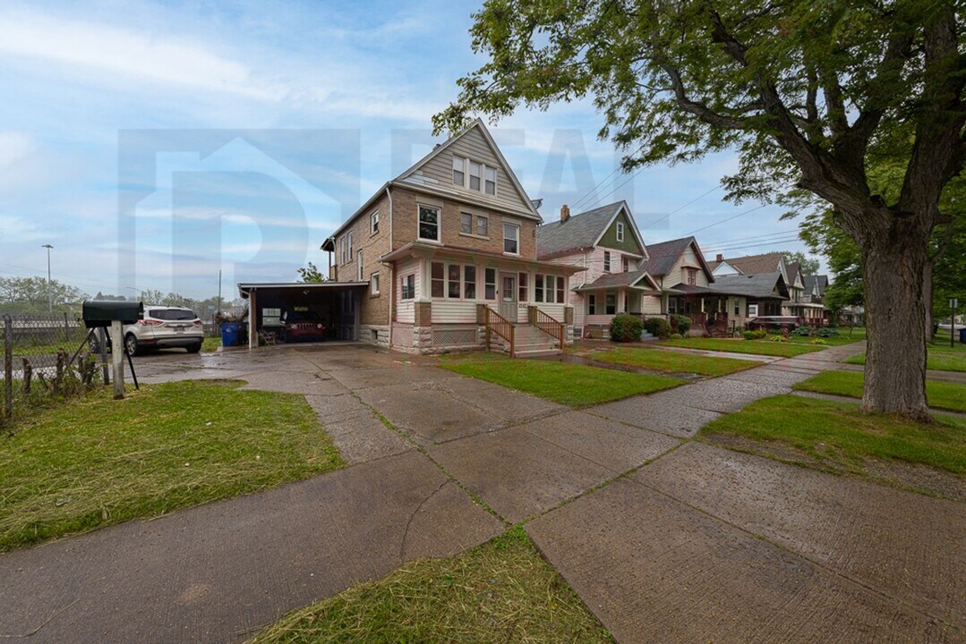 4242 Mapledale Ave, Unit Unit #2 in Cleveland, OH - Building Photo