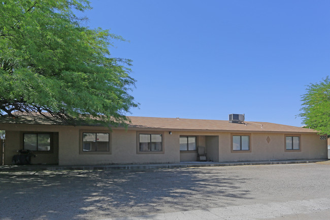 220 West Roger Road in Tucson, AZ - Building Photo - Building Photo