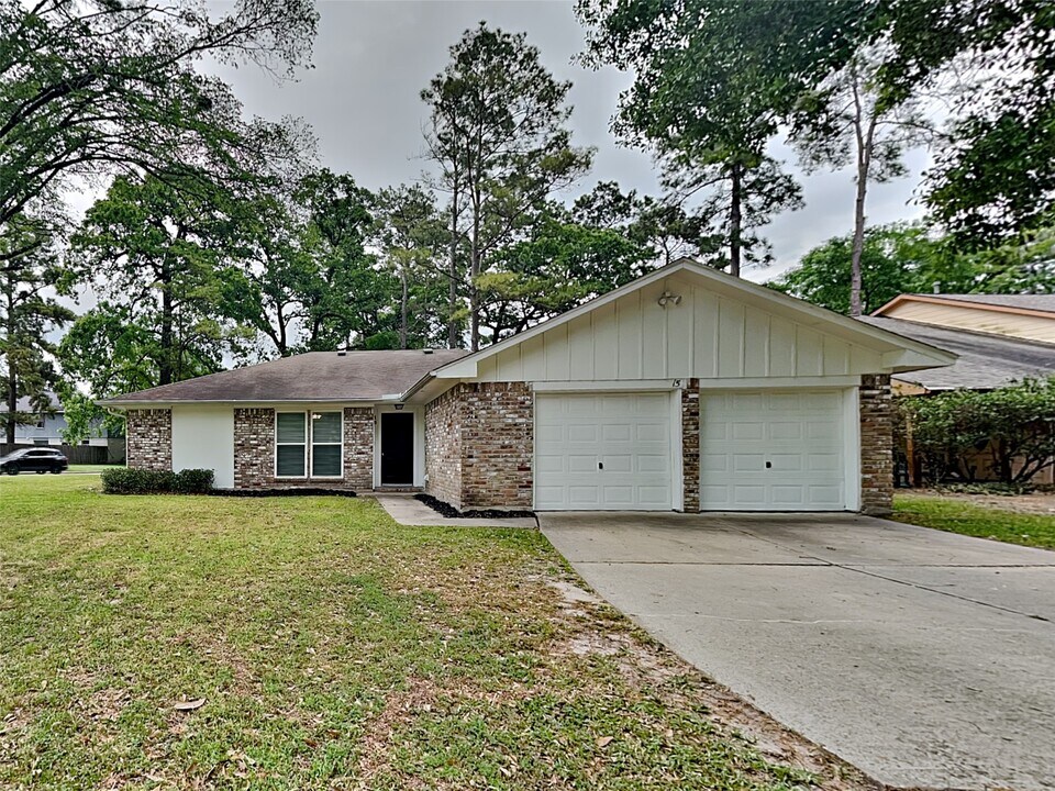 15 S Drifting Leaf Ct in Spring, TX - Building Photo
