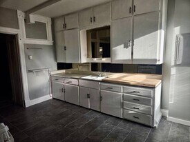 13 S 3rd St in Niles, MI - Building Photo