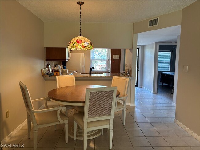 9315 Central Park Dr in Ft. Myers, FL - Building Photo - Building Photo