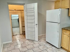 304 College Farm Rd in Waltham, MA - Building Photo - Building Photo