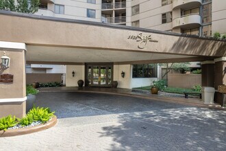 Sage Condominiums in Houston, TX - Foto de edificio - Building Photo