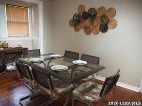 1331 W Wildwood Dr in San Antonio, TX - Building Photo - Building Photo