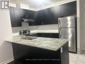 7325 Markham Rd in Markham, ON - Building Photo