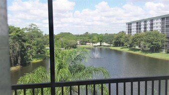 2236 N Cypress Bend Dr in Pompano Beach, FL - Building Photo