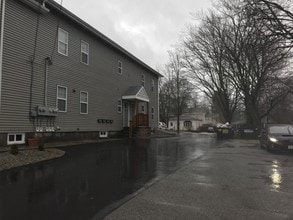 14 Brandon Rd, Unit Top Floor - Front in Dudley, MA - Building Photo - Building Photo