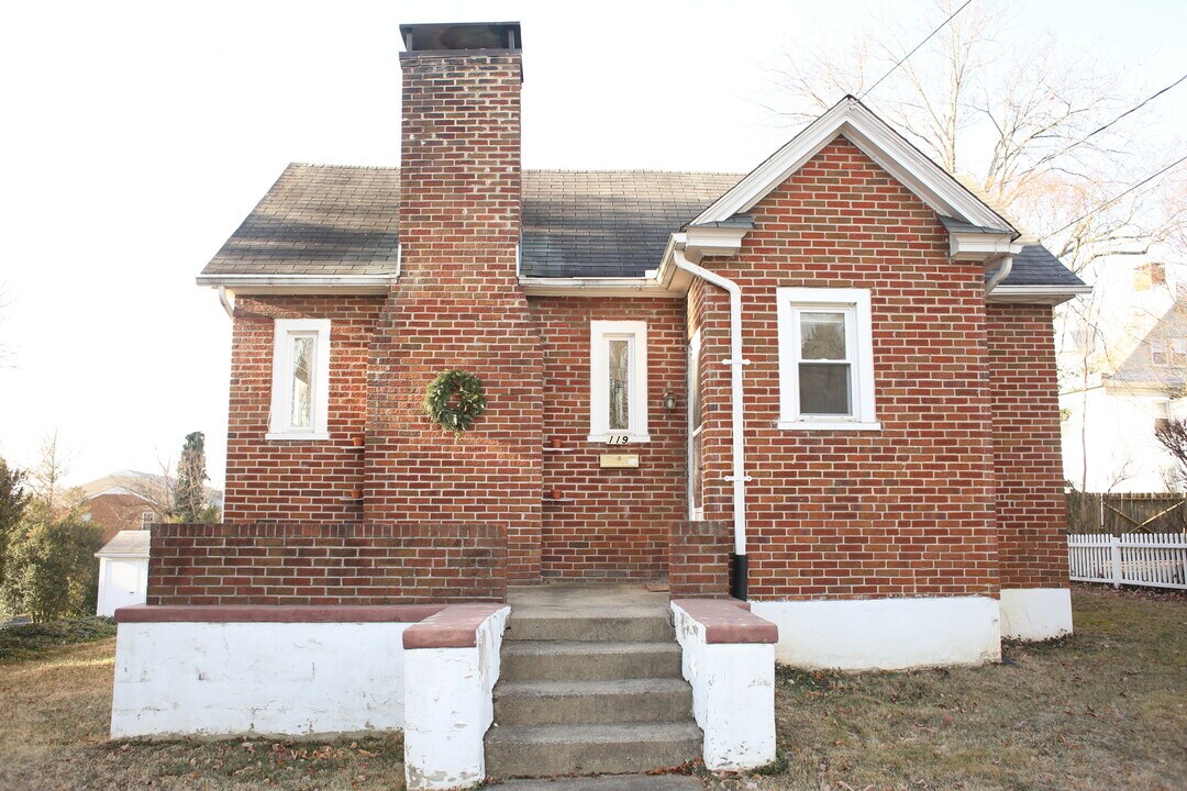 119 Observatory Ave in Charlottesville, VA - Building Photo