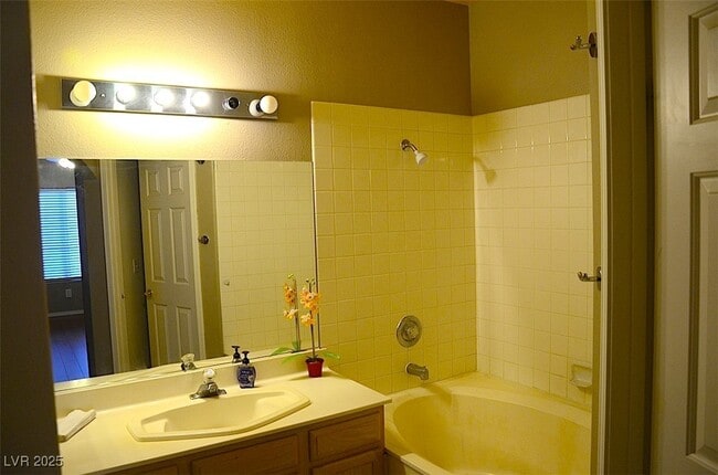 property at 2975 Bluegrass Ln