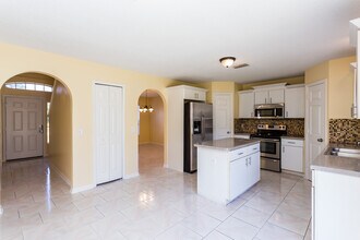 616 Floridian Dr in Kissimmee, FL - Foto de edificio - Building Photo