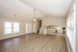 210 Ashley Creek Dr in Newnan, GA - Foto de edificio - Building Photo