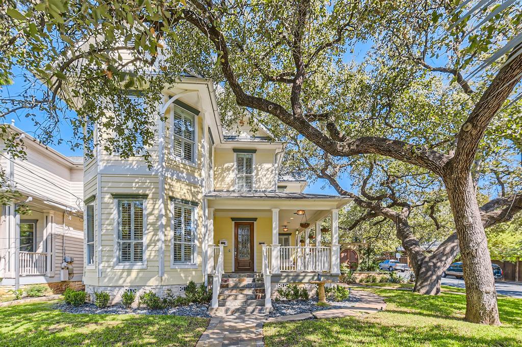 2390 W 8th St in Austin, TX - Building Photo