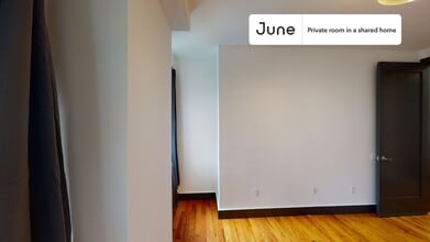 Private bedroom in 5 bed/2 bath Home in New York, NY - Building Photo - Building Photo