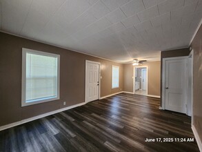 2404 Pacific St in Orange, TX - Building Photo - Building Photo