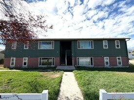 413 N Cherry St in Townsend, MT - Building Photo