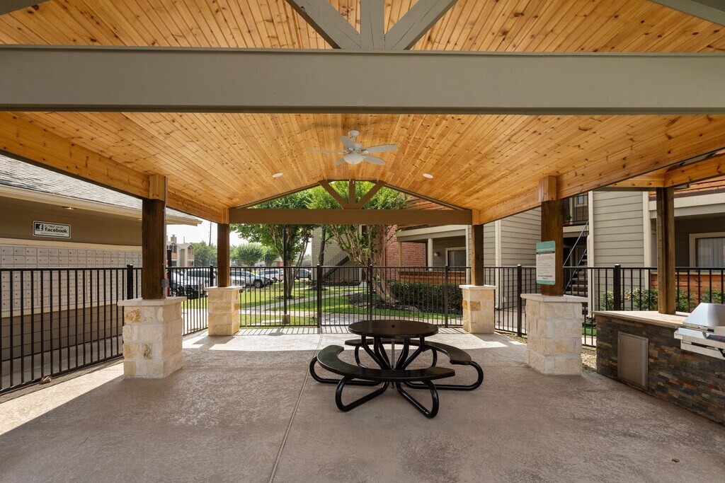 7100 Almeda Apartments in Houston, TX