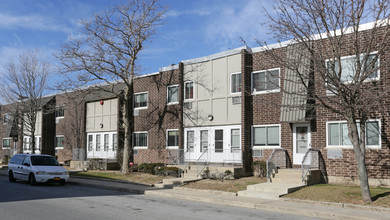 Pine Town Houses in Long Beach, NY - Foto de edificio - Building Photo