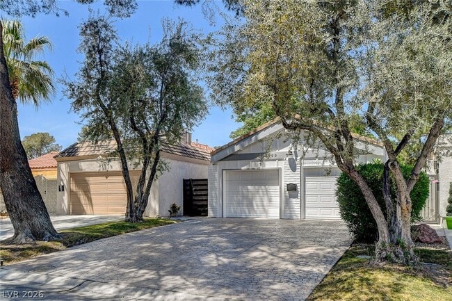 2999 Bel Air Dr in Las Vegas, NV - Building Photo - Building Photo