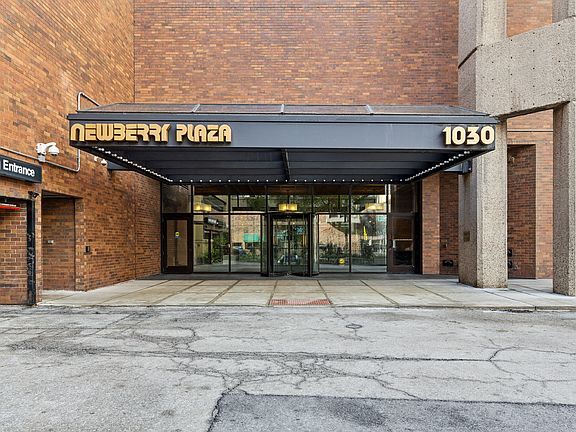 1030 N State St, Unit 55 in Chicago, IL - Foto de edificio - Building Photo