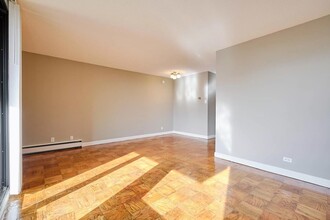 240 M St SW, Unit E404 in Washington, DC - Building Photo - Building Photo