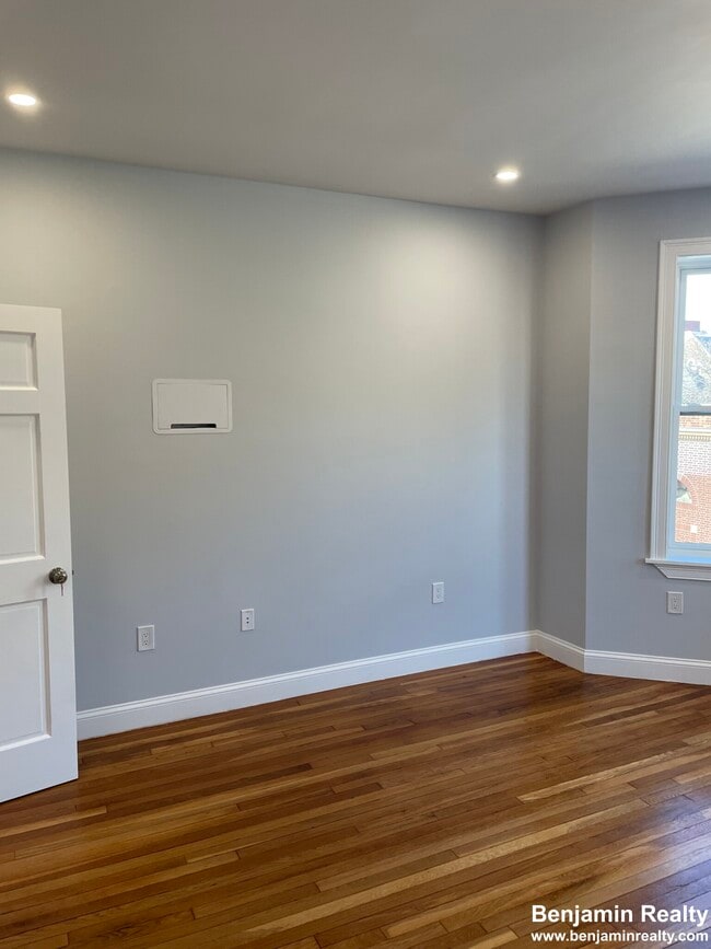 3 Alton Pl, Unit 2
