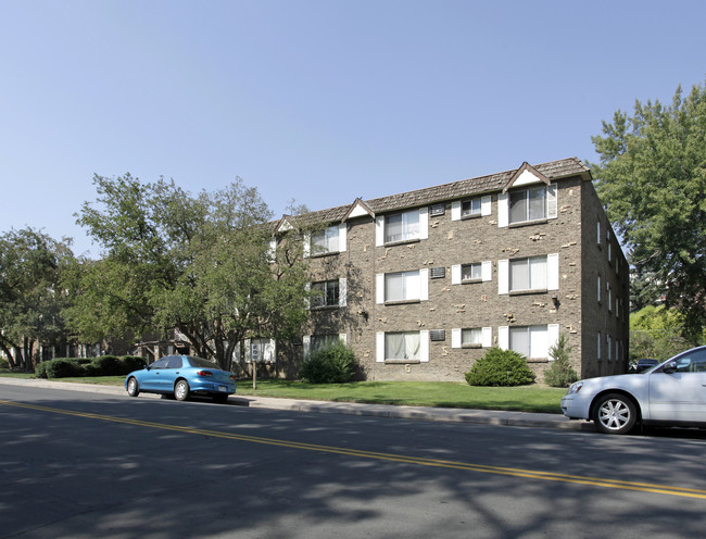 Rustic Arms Apartments in Englewood, CO - Foto de edificio - Building Photo