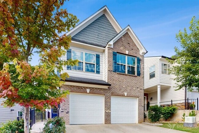 3950 Lake Manor Way in Atlanta, GA - Building Photo - Building Photo