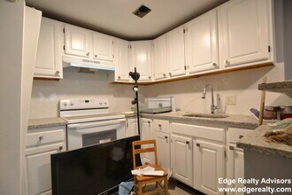 357 Faneuil St, Unit 10 in Boston, MA - Building Photo - Building Photo