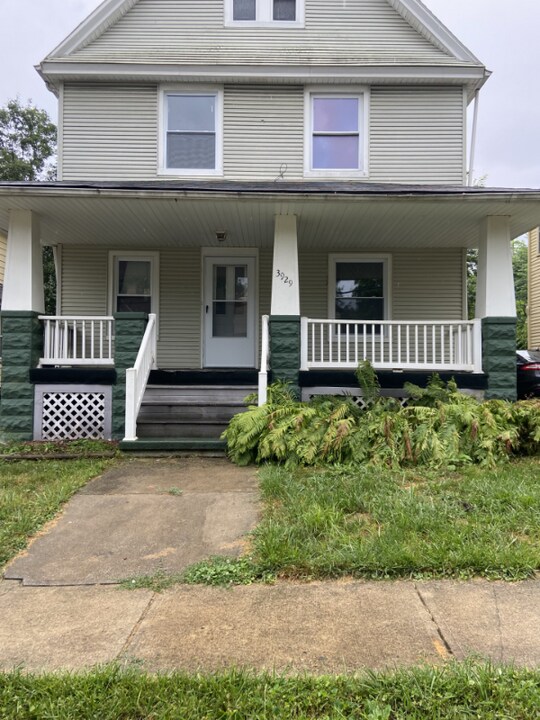 3929 Clybourne Ave in Cleveland, OH - Building Photo