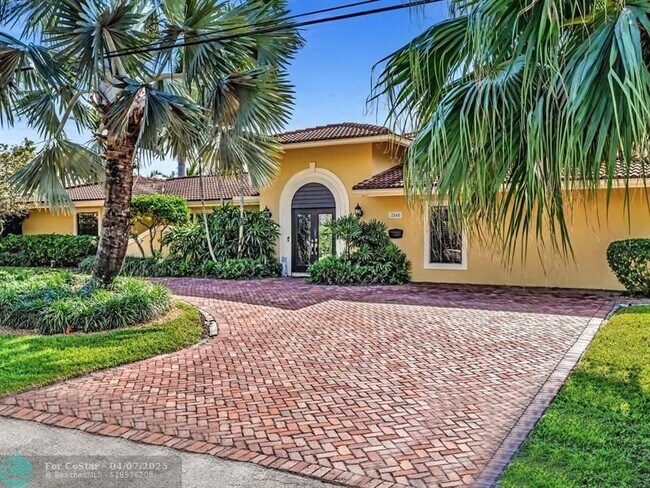 property at 2840 NE 25th Ct