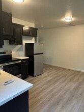 1351 1/4 East 41st Place in Los Angeles, CA - Building Photo - Building Photo